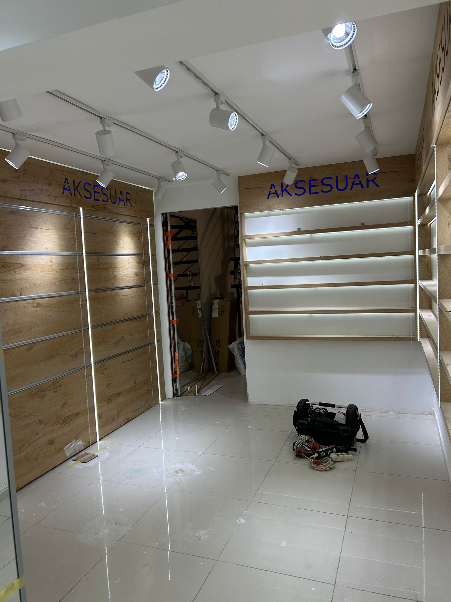 Mağaza içi ray spot ve LED aydınlatma